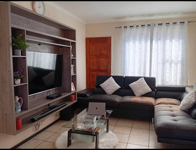 2 BEDROOM TOWNHOUSE FOR SALE IN DAWN PARK